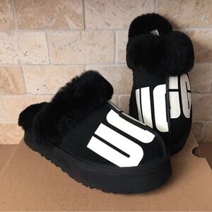 UGG Women's Black Cozy Slippers